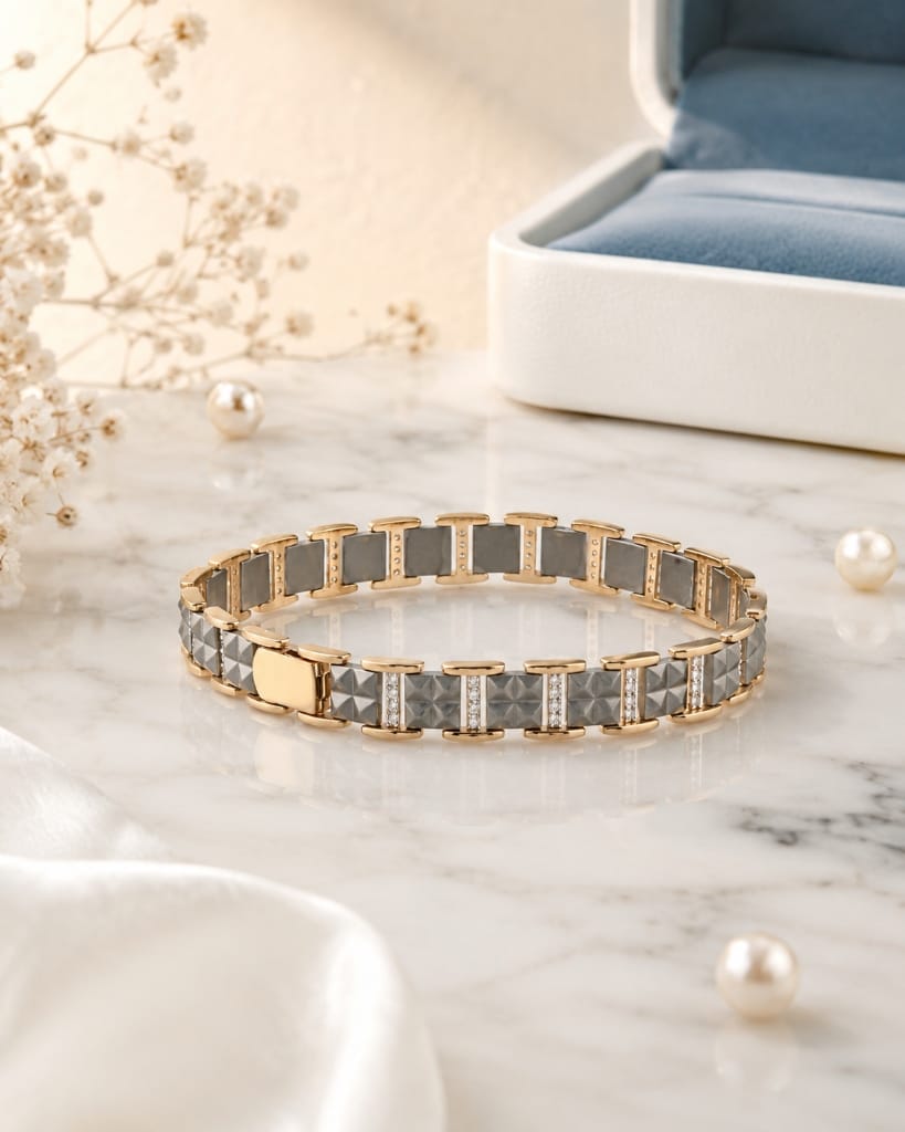 Titanium Mens pyramid-texture titanium link bracelet with vertical diamond bars